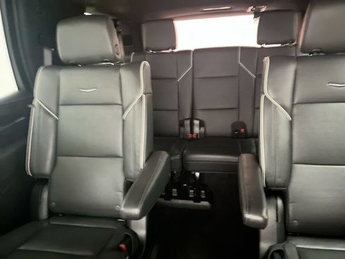 Used 2023 Cadillac Escalade Premium Luxury AWD/4WD image 12