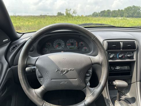 Used 2003 Ford Mustang Convertible RWD image 25