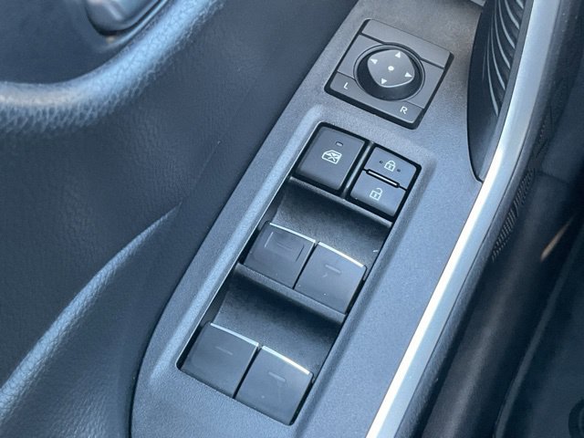 Used 2025 Toyota RAV4 XLE AWD/4WD image 37