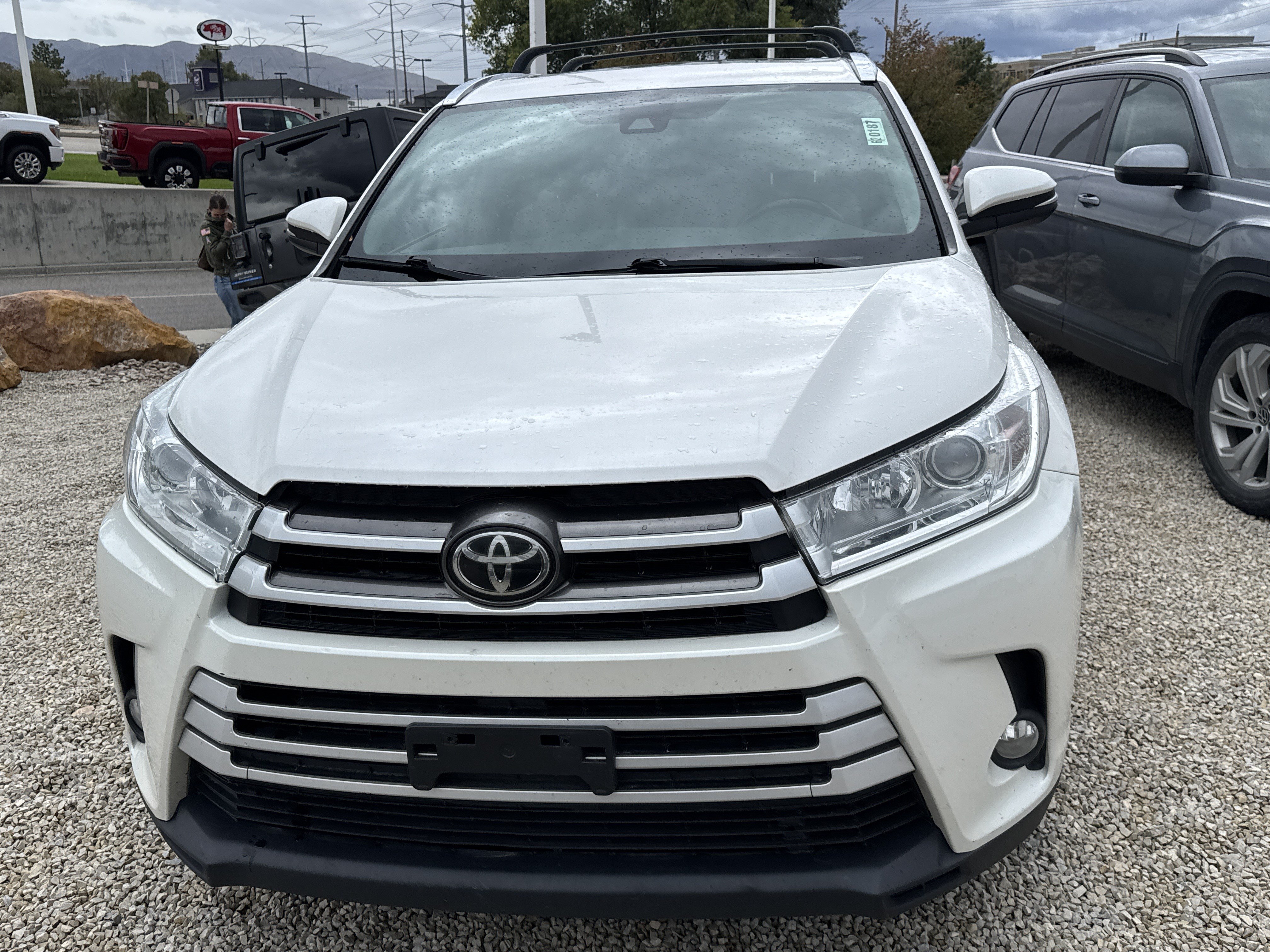 Used 2019 Toyota Highlander XLE AWD/4WD image 4