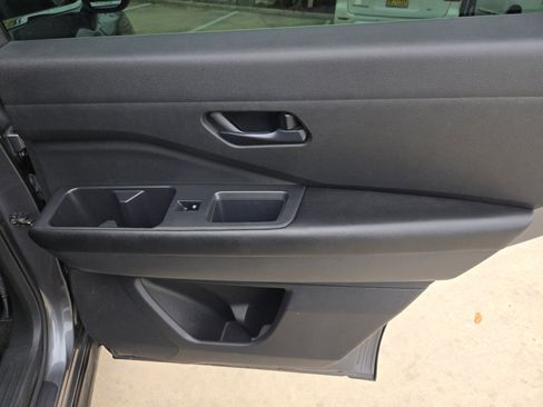 Used 2023 Nissan Pathfinder SV image 29