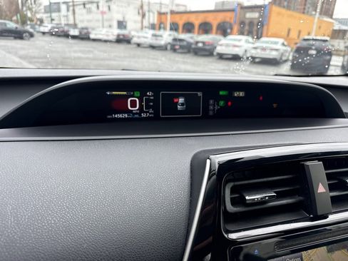 Used 2016 Toyota Prius Three image 31