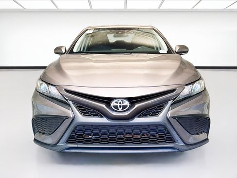 Used 2022 Toyota Camry SE w/ Carpet Mat Package (TMS) FWD image 2