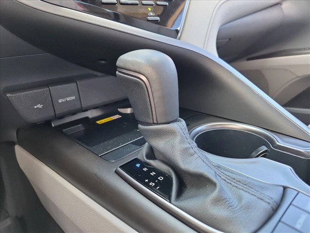 Used 2024 Toyota Camry SE w/ Cold Weather Package FWD image 12