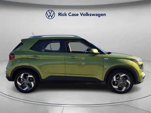 Used 2023 Hyundai Venue SEL image 3