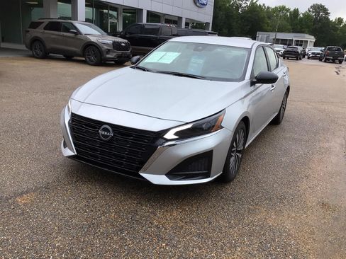 Used 2025 Nissan Altima 2.5 SV FWD image 5