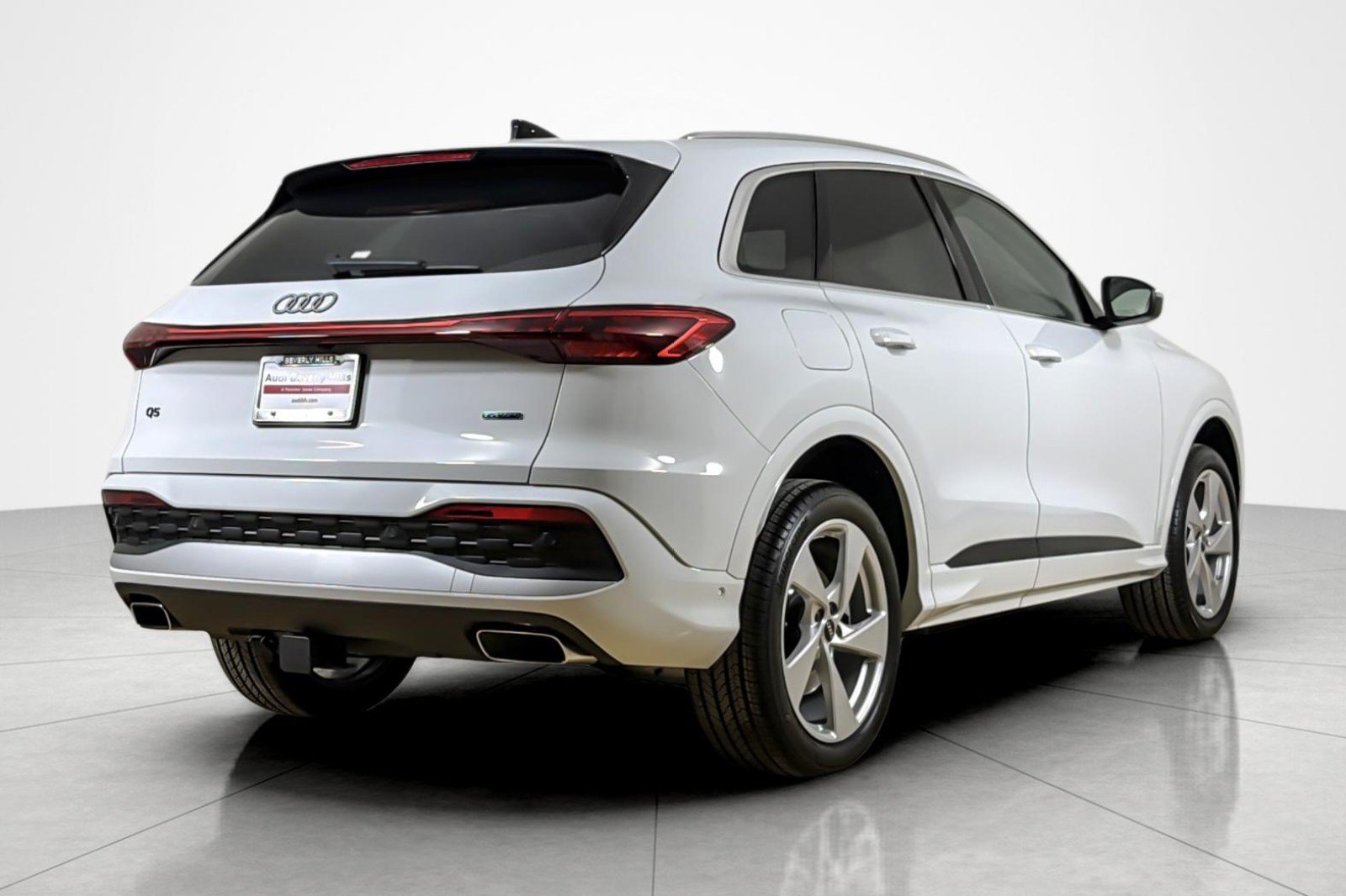 Used 2025 Audi Q5 Premium Plus w/ Premium Plus AWD/4WD image 5