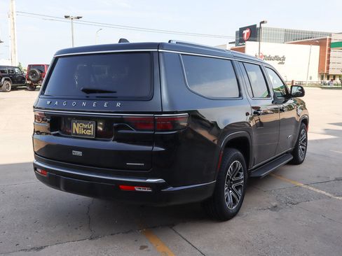 Used 2024 Jeep Wagoneer L Series II AWD/4WD image 5