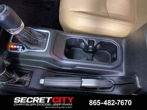 Used 2018 Jeep Wrangler Unlimited Sahara AWD/4WD image 23