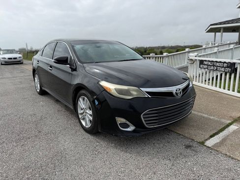 Used 2013 Toyota Avalon XLE FWD image 3