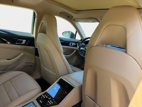 Used 2022 Porsche Panamera 4 image 32