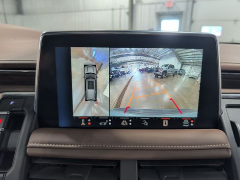 Used 2023 Chevrolet Suburban High Country w/ Advanced Technology Package AWD/4WD image 17