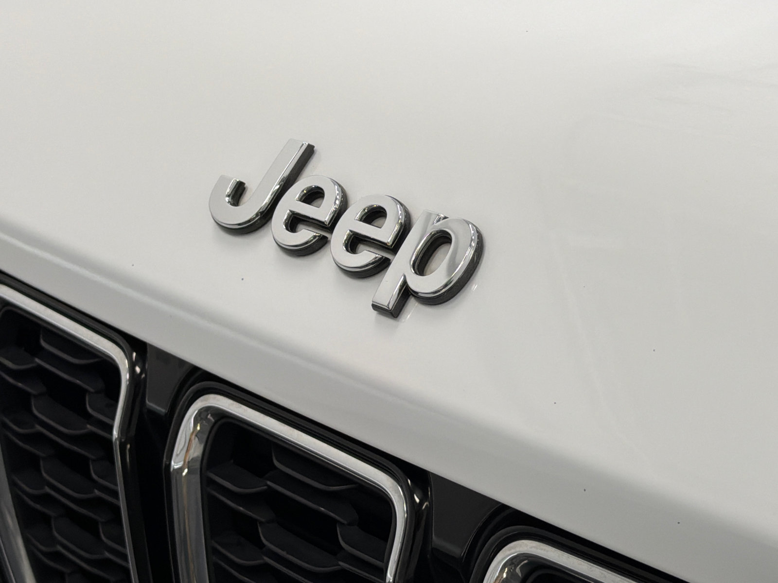 Used 2021 Jeep Grand Cherokee L Limited AWD/4WD image 14