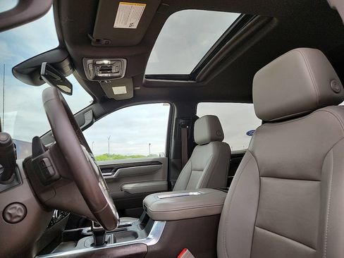 Used 2022 GMC Sierra 1500 SLT w/ SLT Premium Plus Package AWD/4WD image 7