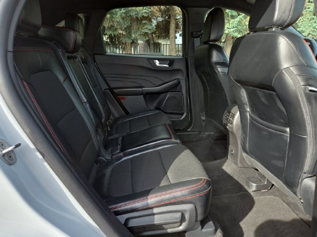 Used 2025 Ford Escape ST-Line Select AWD/4WD image 32