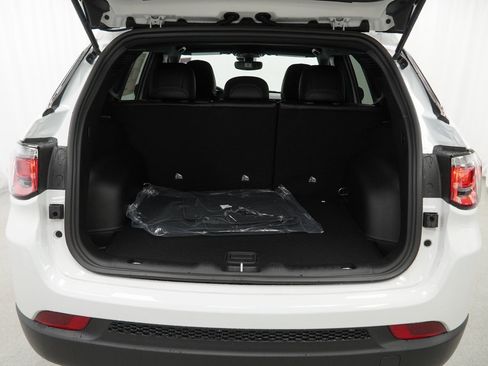 New 2026 Jeep Compass Latitude image 32