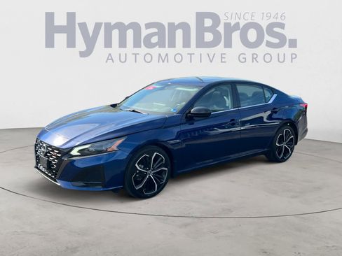 Certified 2023 Nissan Altima 2.5 SR w/ SR Premium Package image 8