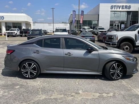 Used 2022 Nissan Sentra SR image 2