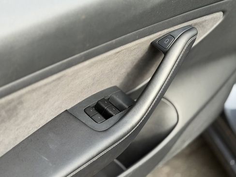 Used 2021 Tesla Model 3 Performance image 29