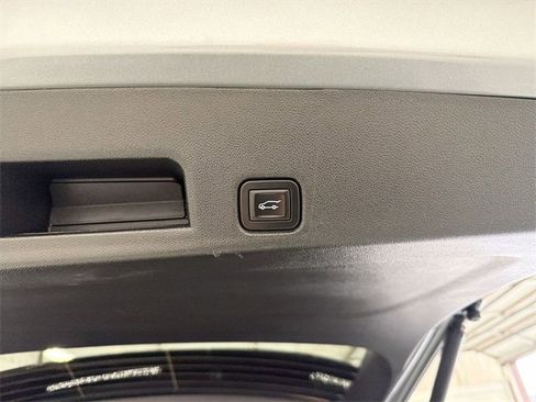 Certified 2025 Chevrolet Traverse LT image 16