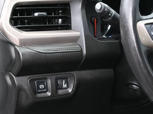 Used 2017 GMC Acadia Denali w/ Technology Package FWD image 23
