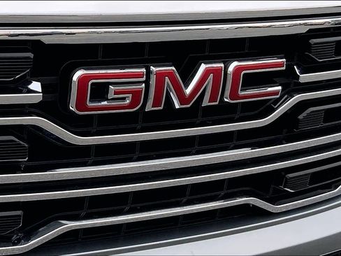 Used 2025 GMC Sierra 1500 SLT image 29