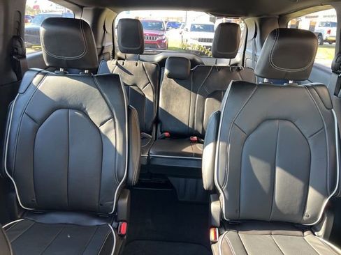 New 2026 Chrysler Pacifica Limited w/ S Appearance Package image 18