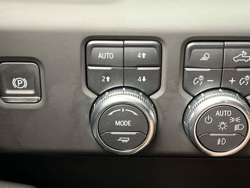 Certified 2025 GMC Sierra 1500 AT4 w/ Technology Package AWD/4WD image 23
