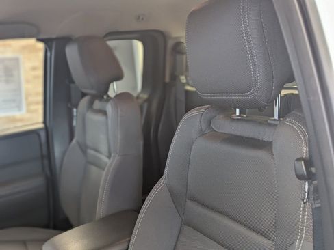 Used 2024 Nissan Frontier SV w/ Technology Package image 11