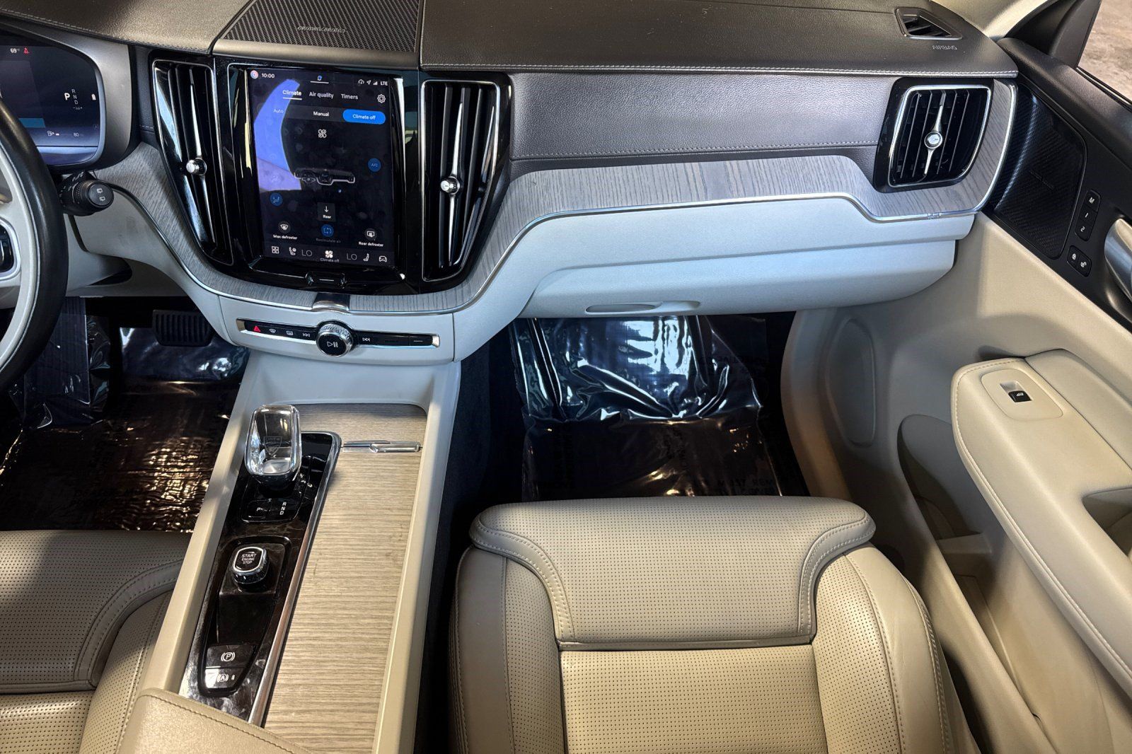 Used 2023 Volvo XC60 B5 Ultimate w/ Protection Package Premier FWD image 33