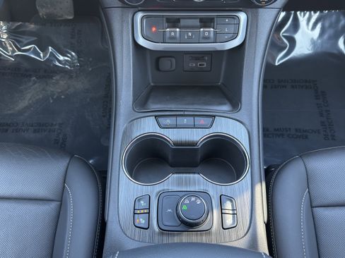 Used 2023 GMC Acadia SLT w/ Elevation Edition image 31