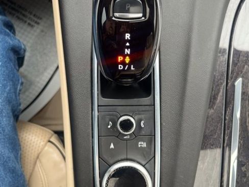 Used 2023 Cadillac Escalade Premium Luxury image 22