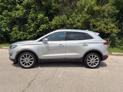 Used 2019 Lincoln MKC Reserve w/ MKC Climate Package FWD image 2