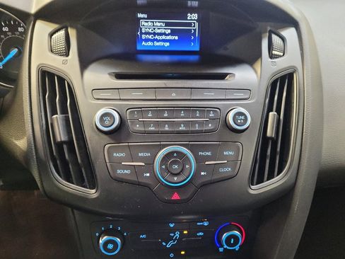Used 2016 Ford Focus SE FWD image 25