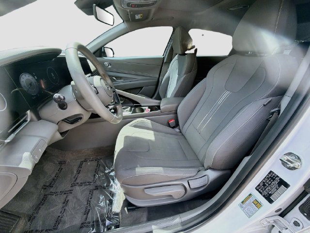 Used 2024 Hyundai Elantra SEL w/ Convenience Package FWD image 22
