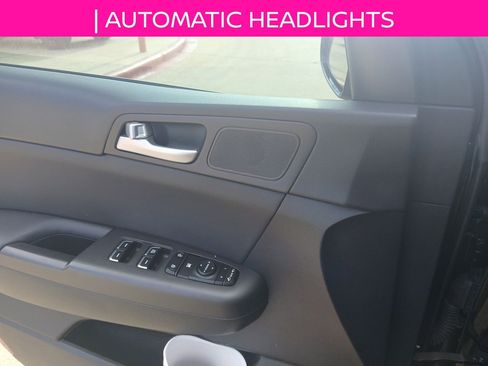 Used 2022 Kia Sportage Nightfall Edition image 11