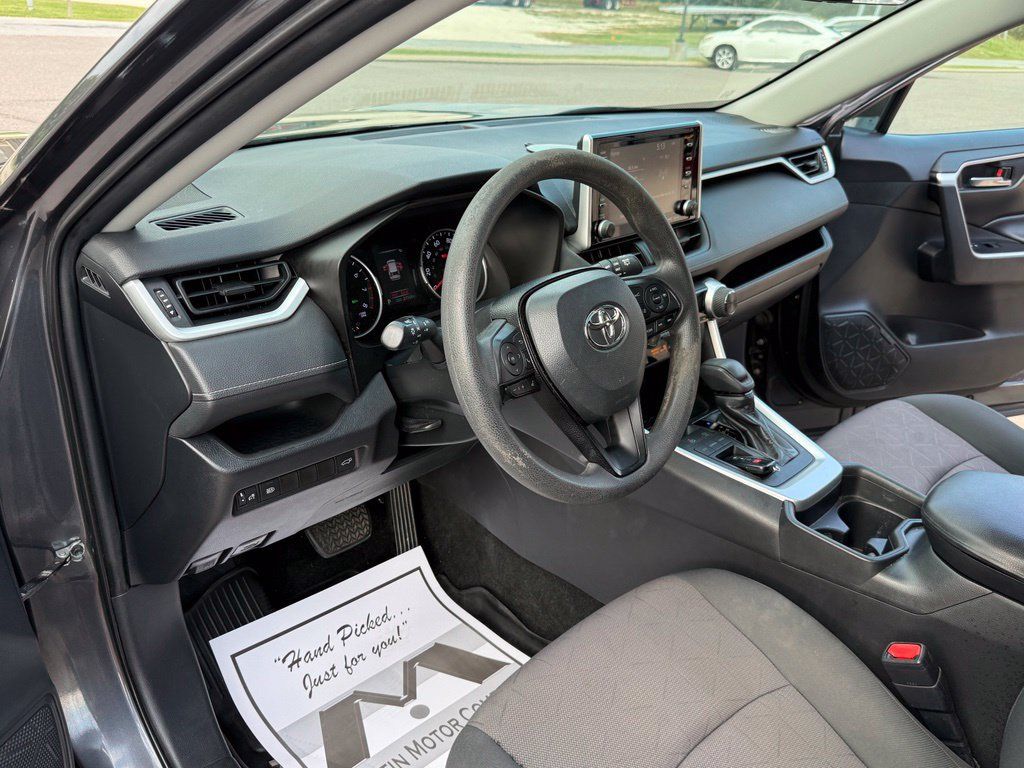 Used 2019 Toyota RAV4 XLE w/ Convenience Package FWD image 14