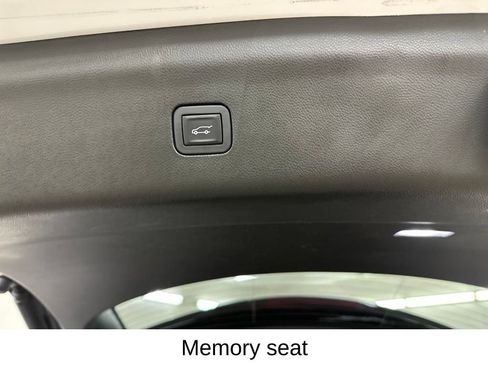 Used 2018 Buick Enclave Avenir w/ Avenir Technology Package AWD/4WD image 34