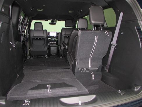 New 2025 Chrysler Pacifica Select image 32