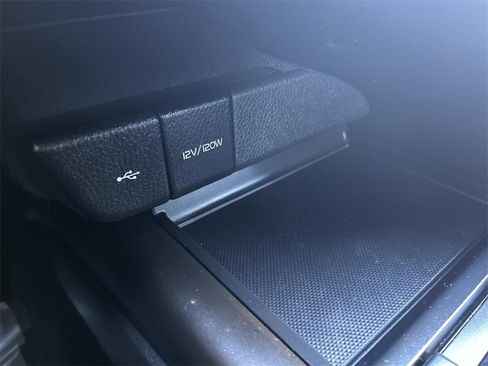 Used 2024 Toyota Camry SE image 28