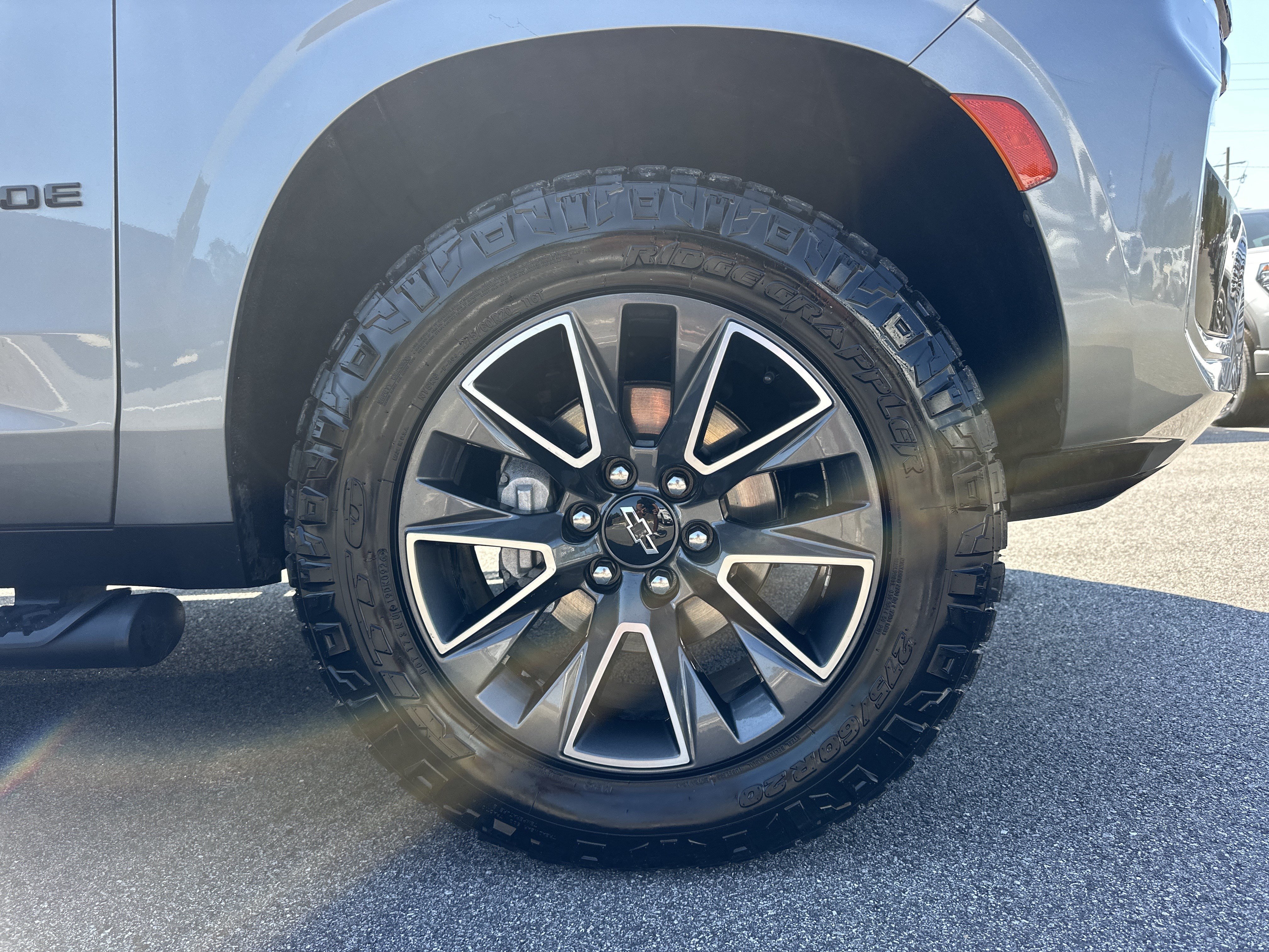 Certified 2023 Chevrolet Tahoe Z71 w/ Luxury Package AWD/4WD image 13