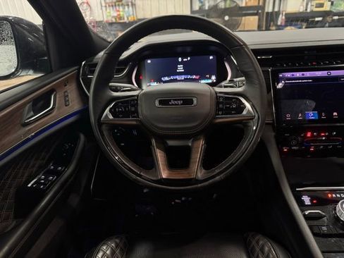Used 2025 Jeep Grand Cherokee Summit image 25