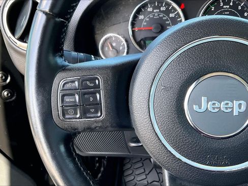Used 2016 Jeep Wrangler Unlimited Sahara w/ Connectivity Group AWD/4WD image 20