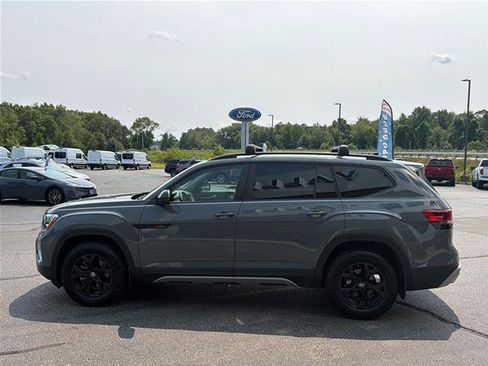 Used 2024 Volkswagen Atlas Peak Edition SEL AWD/4WD image 4