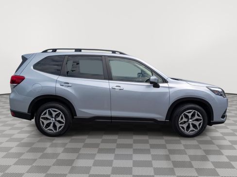 Used 2022 Subaru Forester Premium AWD/4WD image 6