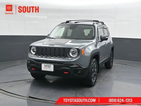Used 2017 Jeep Renegade Trailhawk w/ Premium Trailhawk Package image 6