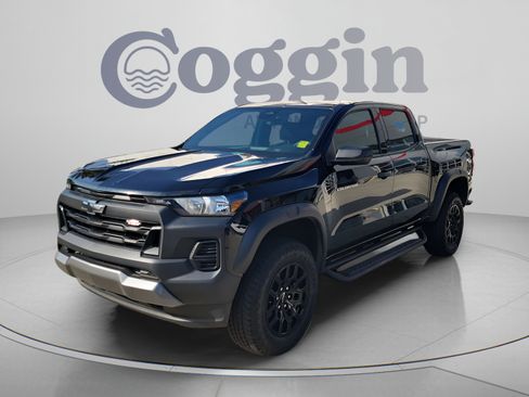 Used 2024 Chevrolet Colorado Trail Boss w/ Advanced Trailering Package AWD/4WD image 1