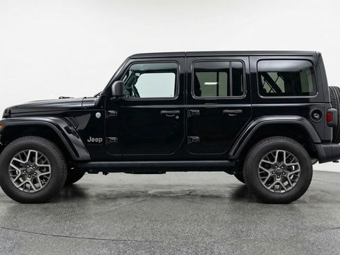 Used 2025 Jeep Wrangler Sahara image 5