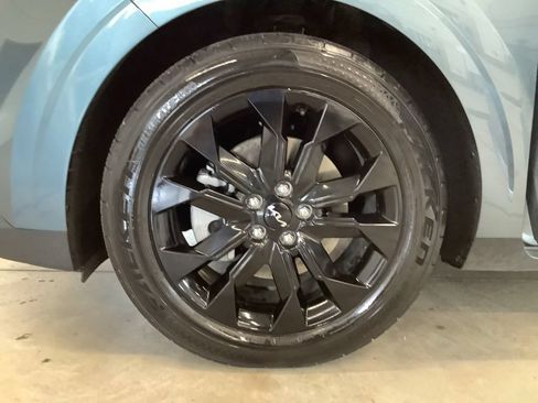Certified 2023 Kia Carnival SX FWD image 31