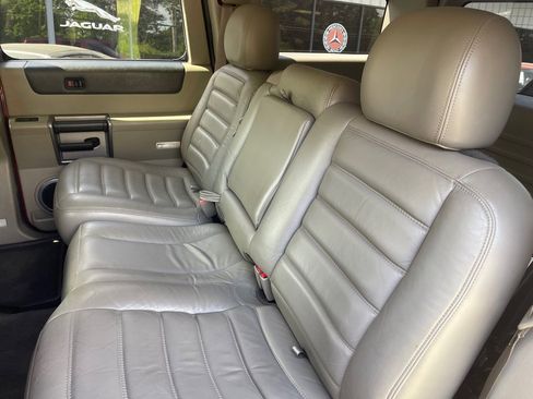 Used 2004 HUMMER H2 w/ Preferred Equipment Group image 18